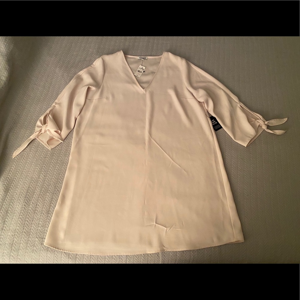 Express V-neck tie sleeve dress, cream color, sz L